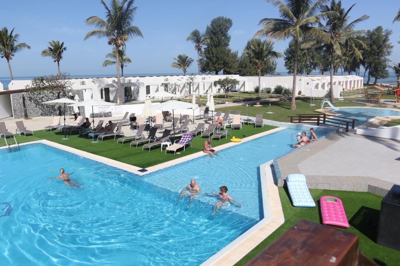 Sunbeach Hotel & Resort Bakau Exterior photo
